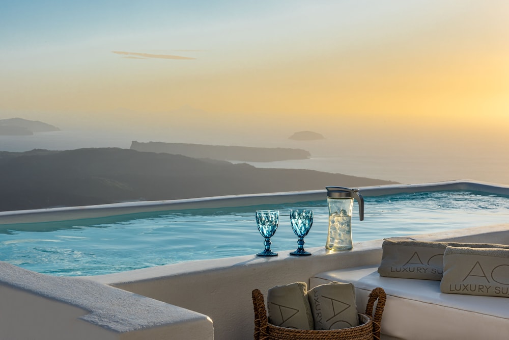 Mare Grand Suite with Panoramic View and Heated Plunge Pool