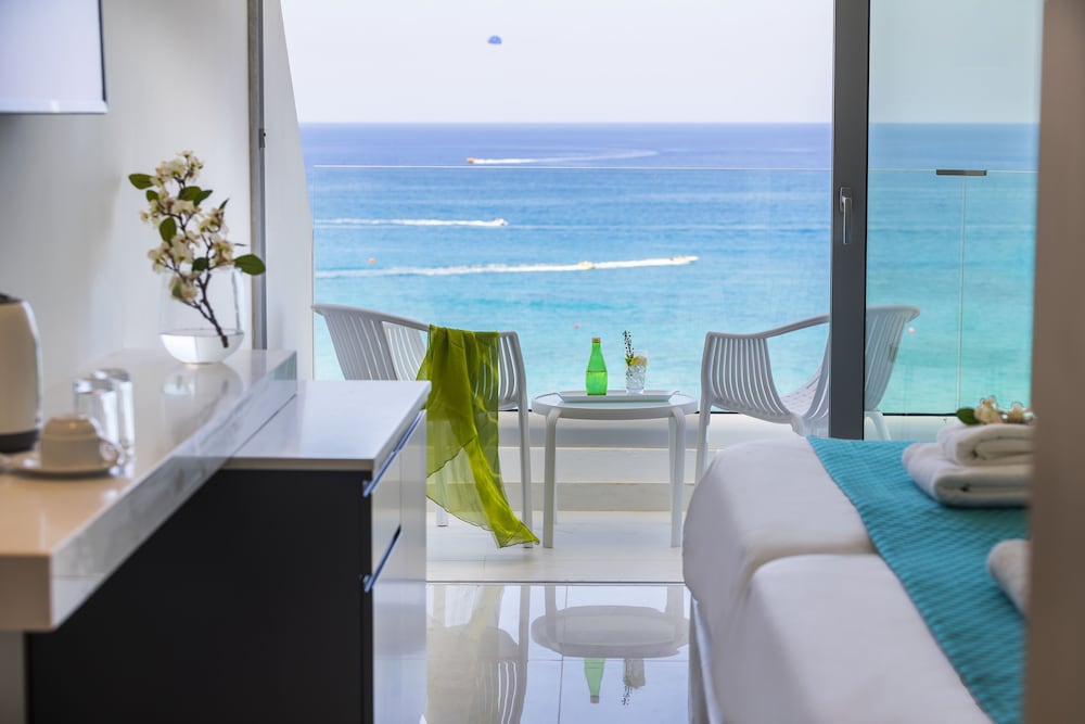 Comfort Double or Twin Room, 1 Bedroom, Balcony, Beachside photo 1