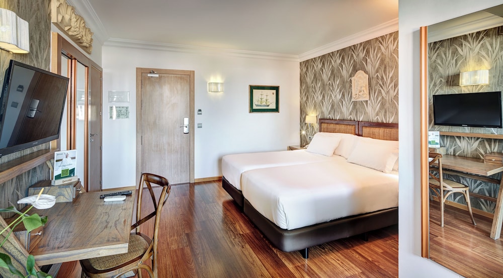 Classic Twin Room, Balcony - Photo 4
