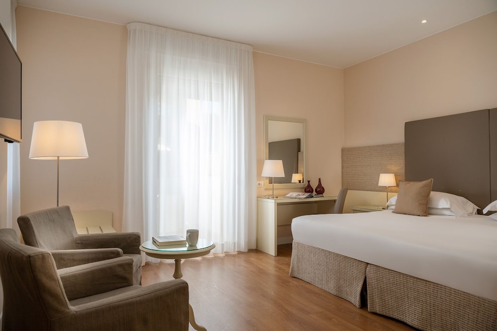 Deluxe Double or Twin Room - Photo 1