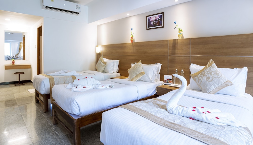 Deluxe Triple Room, 3 Twin Beds - Photo 7