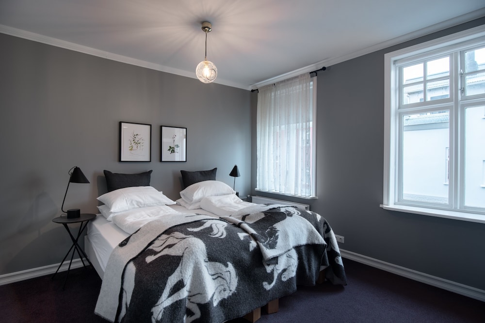 Apartment, 3 Bedrooms - Photo 5