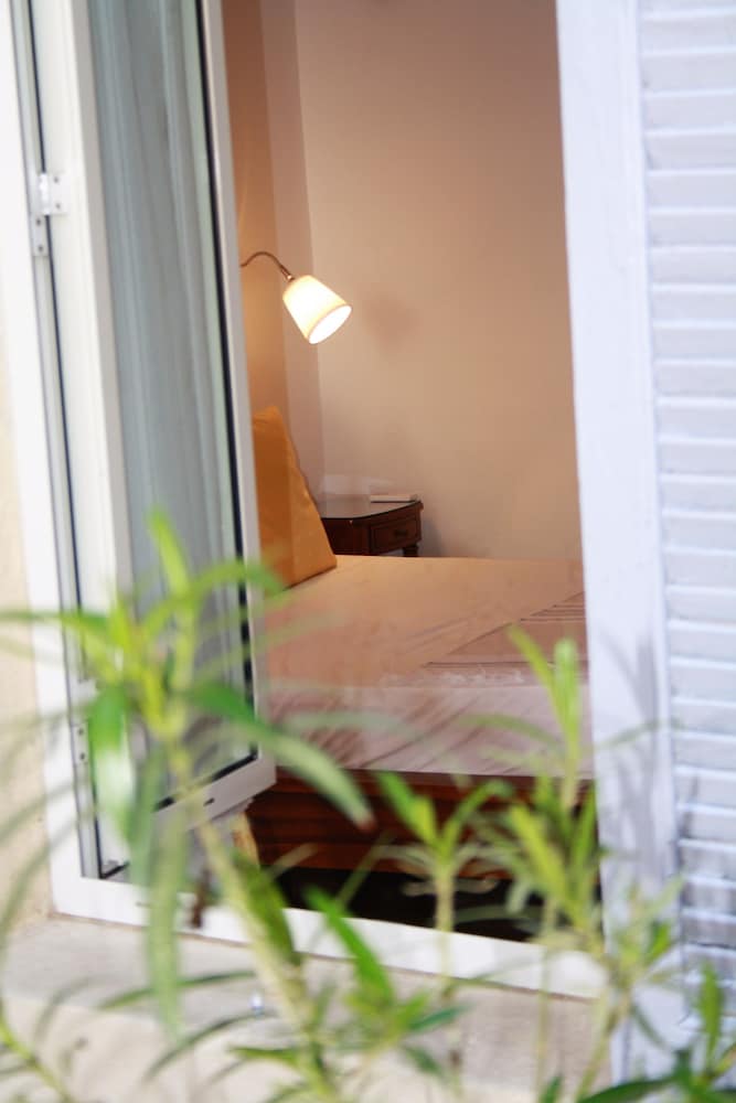 Standard Double Room (Seuil)
