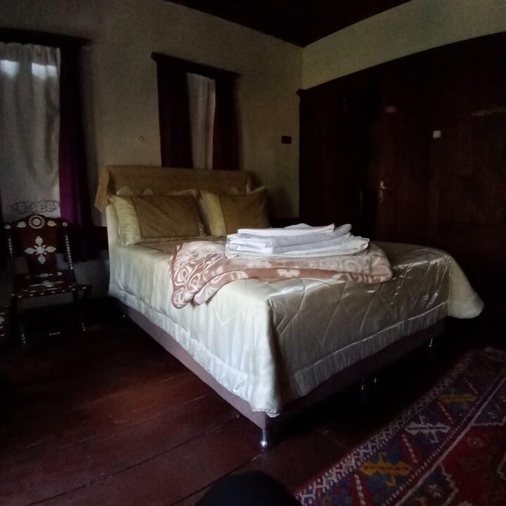Traditional Double Or Twin Room photo 3