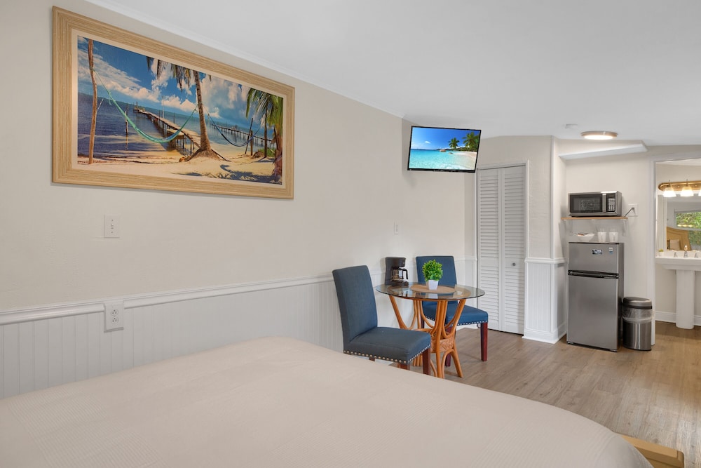 Basic Room, Refrigerator & Microwave, Courtyard Area (Heron ) photo 3