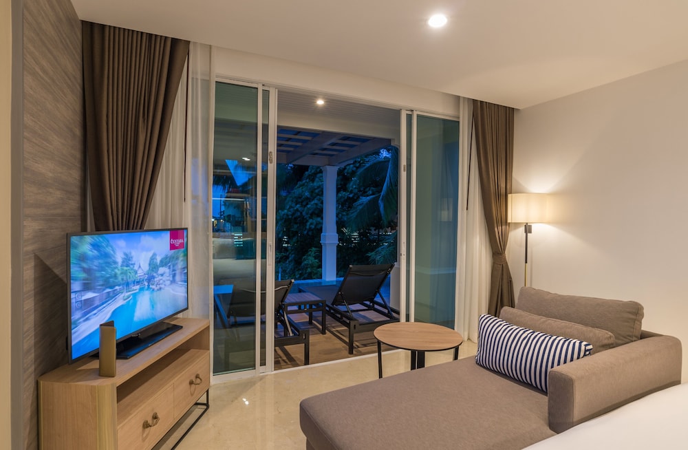 Deluxe Room, 2 Double Beds, Corner (Premium Deluxe Pool) photo 3