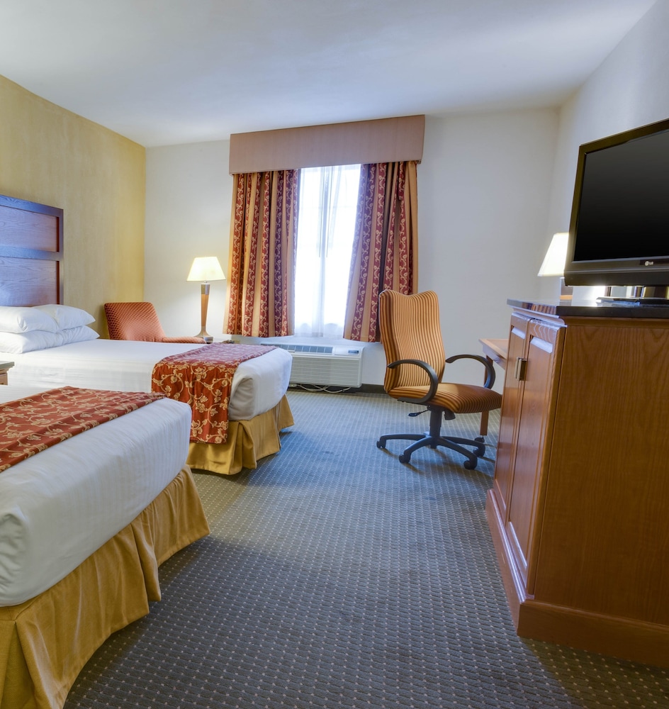 Suite, 2 Queen Beds, Accessible, Refrigerator & Microwave (Sofabed, 2 Rooms, Tub) photo 3