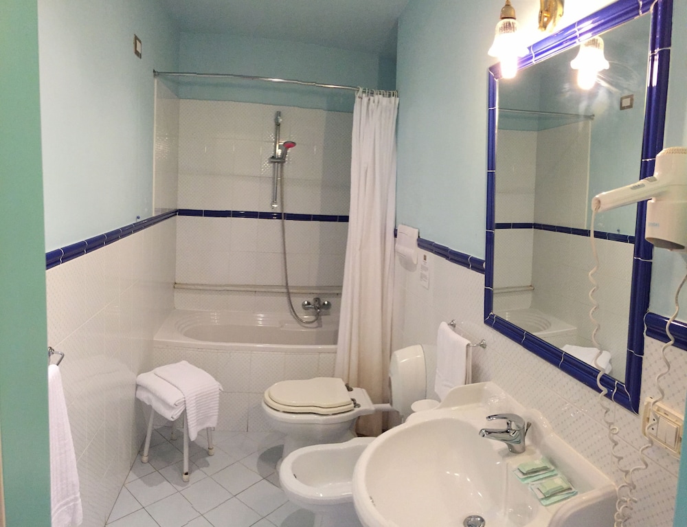 Comfort Triple Room (4 people) - Photo 7