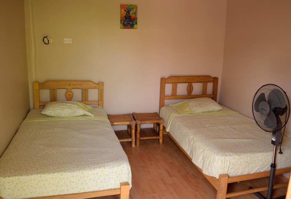 Basic Double Room, 2 Twin Beds, Shared Bathroom, Courtyard View photo 3