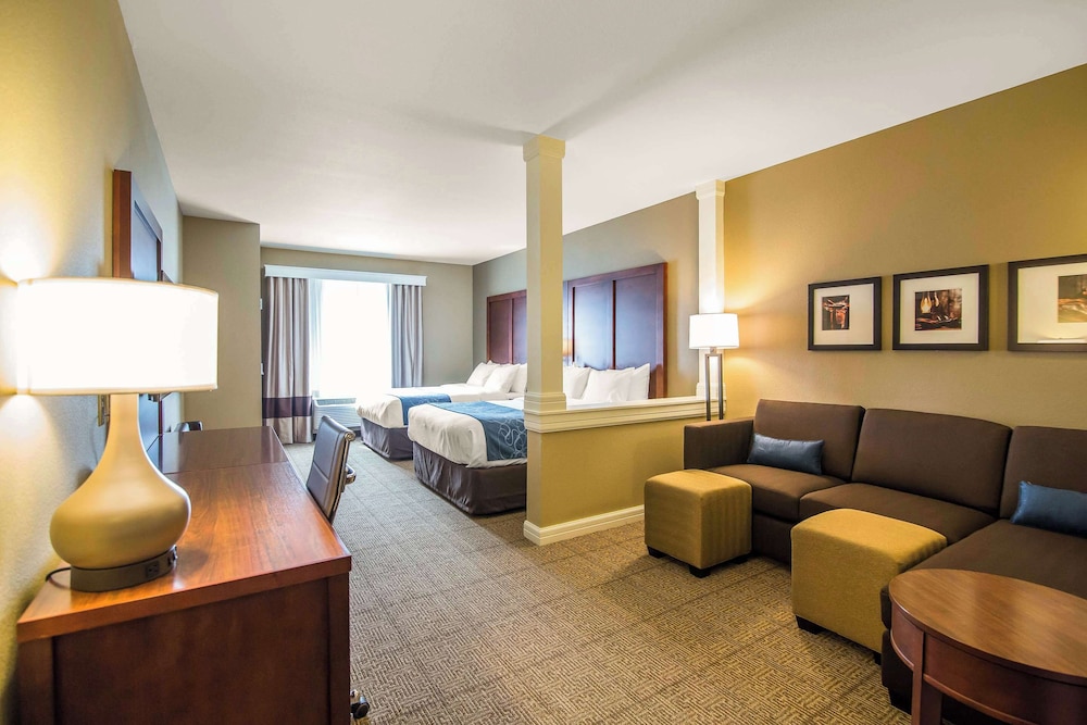 Suite, Multiple Beds, Accessible, Non Smoking photo 2
