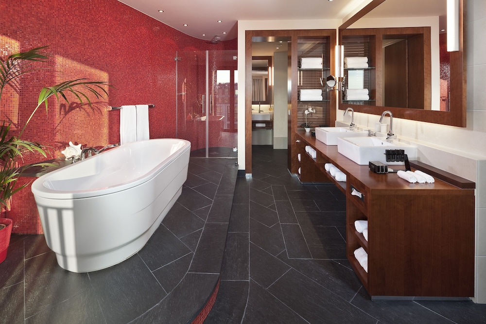 Panoramic Suite (The Level,Executive Lounge Access,2+2) - Photo 6
