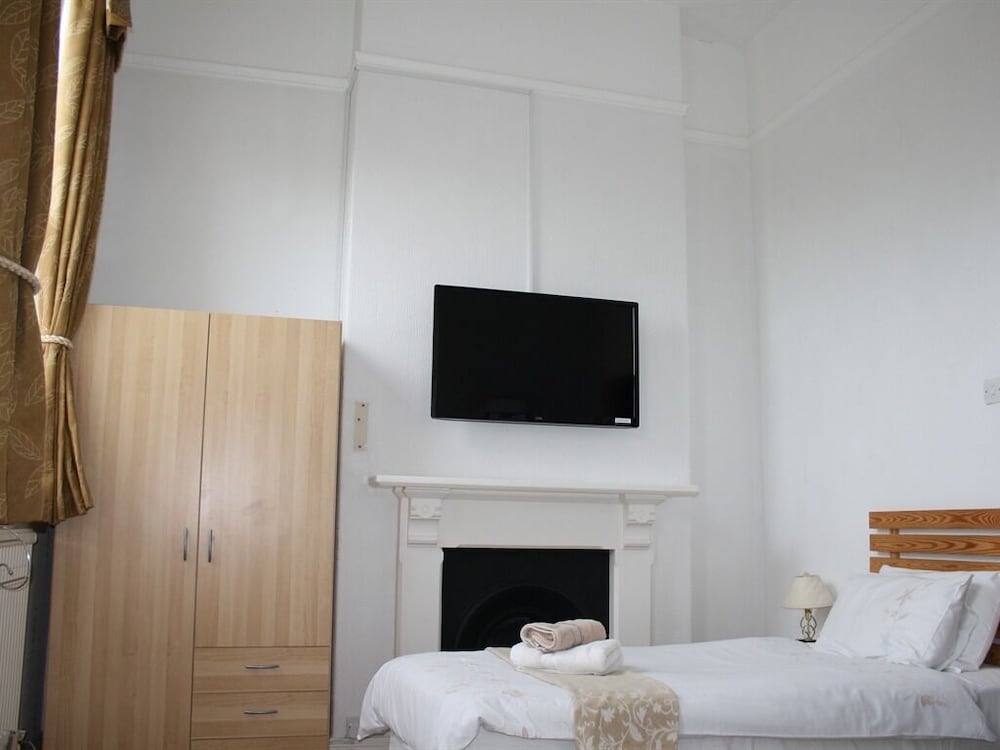 Twin Room, Ensuite photo 2