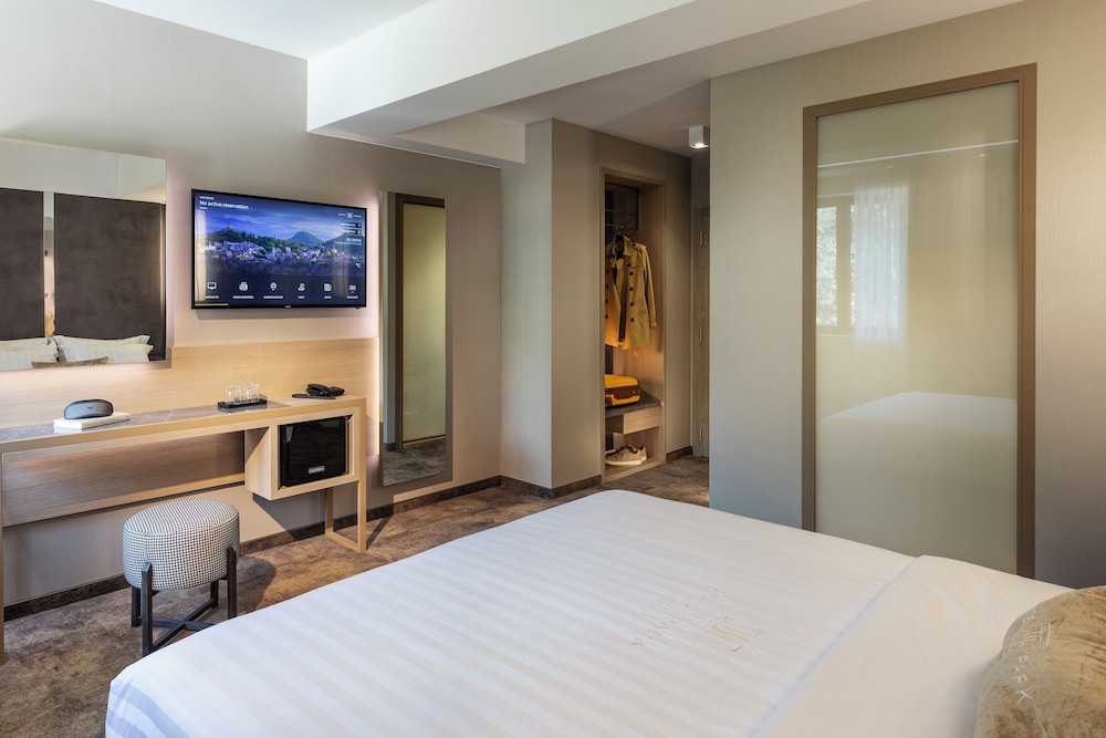 Deluxe Double Room, Balcony - Photo 4