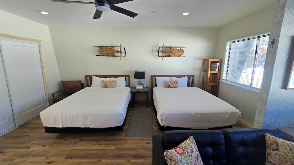 Deluxe Studio Suite, 2 Queen Beds, Mountain View photo 2