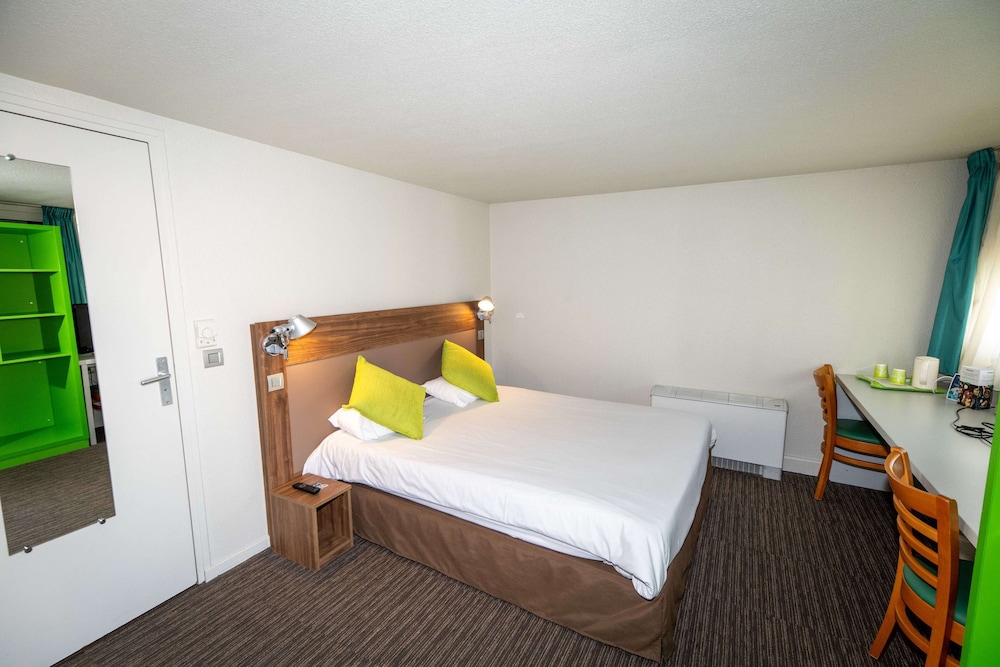 Standard Room, Multiple Beds - Photo 10