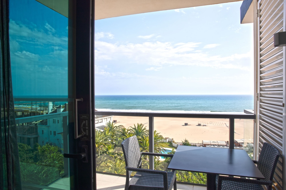 Deluxe Suite, Sea View (3 Adults) - Photo 9