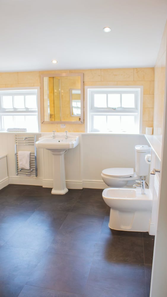 Manor Spacious Double photo 3