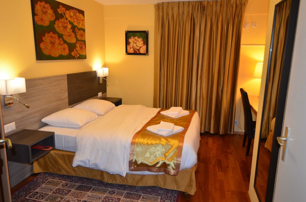 Double Room, 1 Queen Bed photo 1