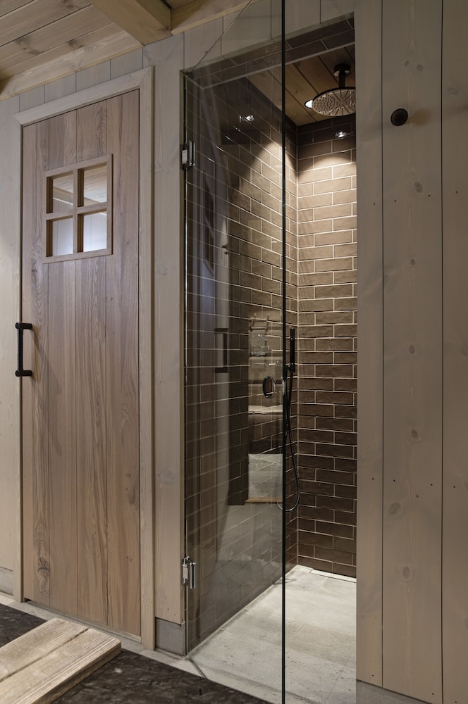 Suite, Corner photo 3