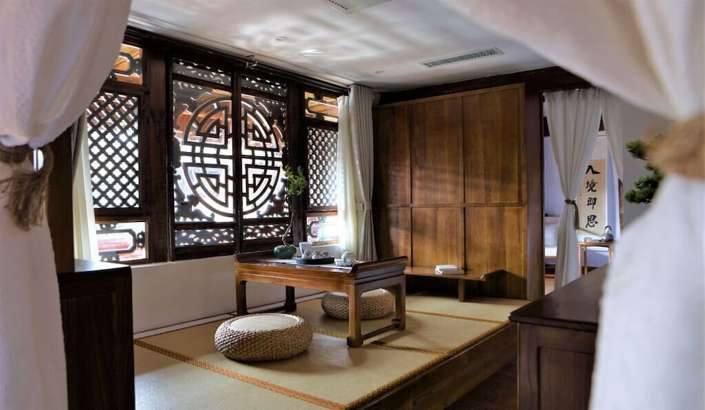 Standard Suite, Courtyard View