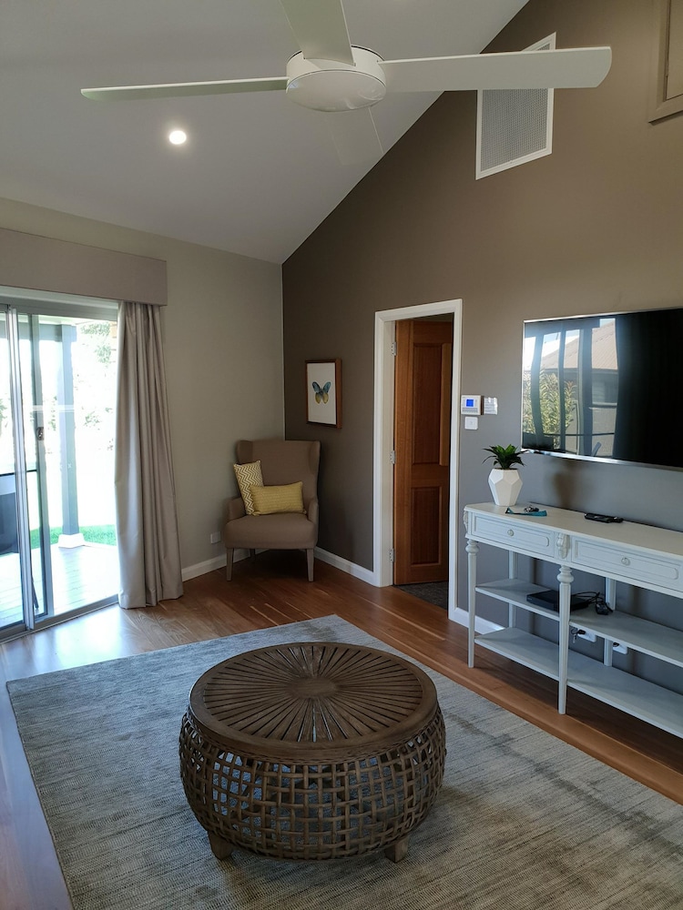 Luxury Villa, 1 Bedroom, Kitchen, Courtyard Area photo 2