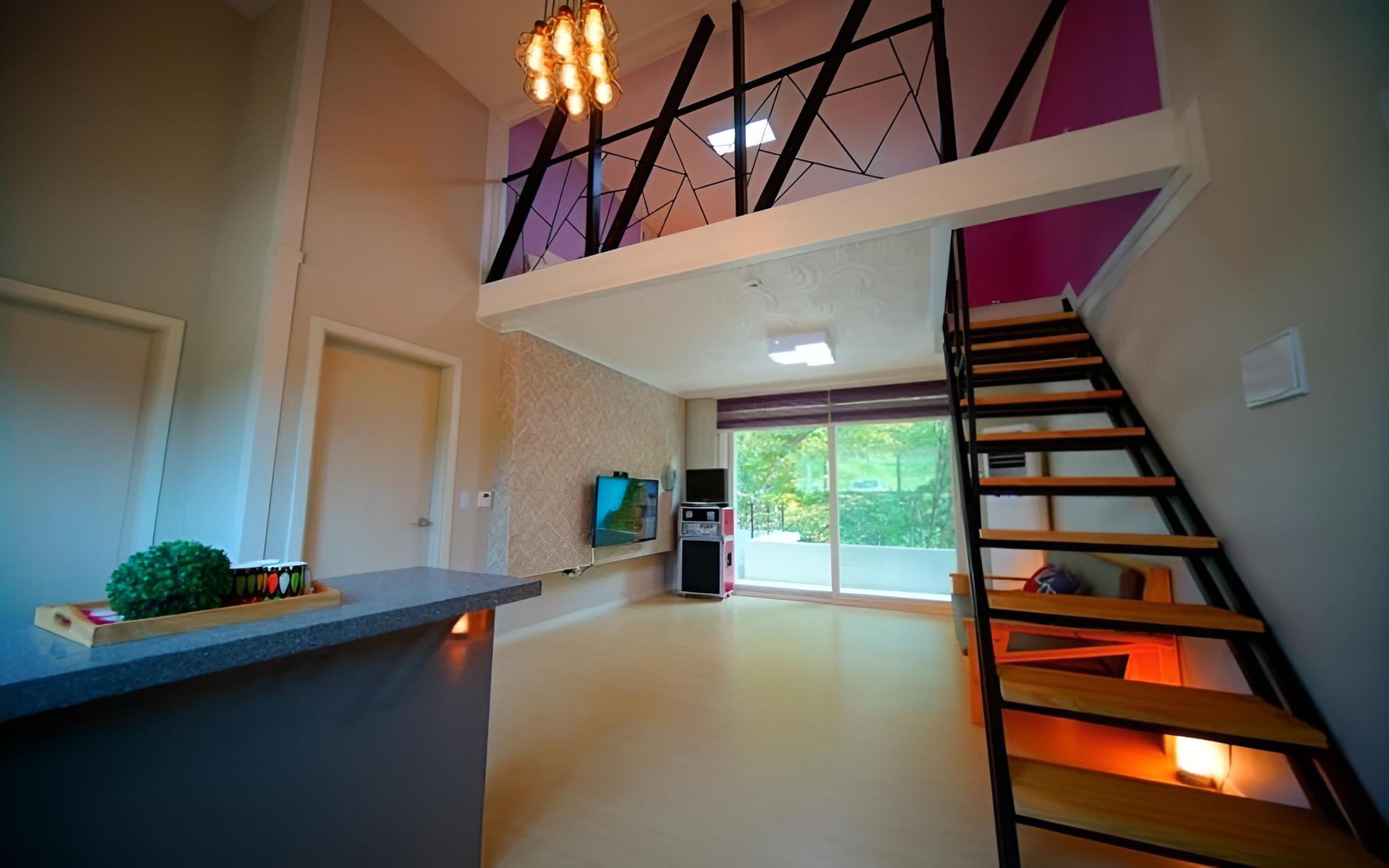 Room (A wing 202) photo 1
