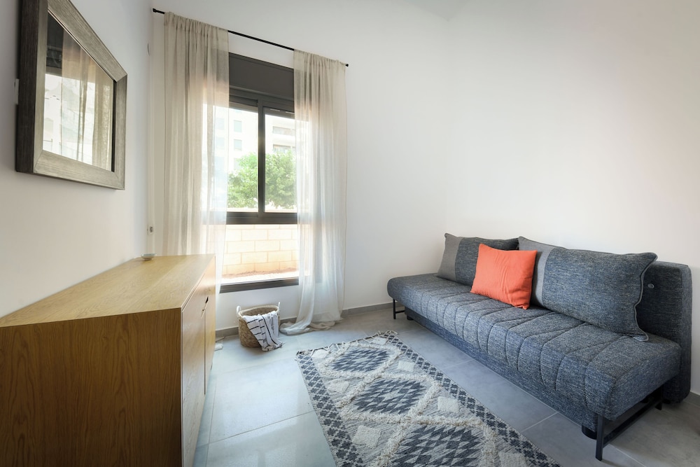 Apartment photo 2