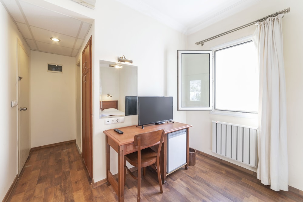 Standard Room photo 3