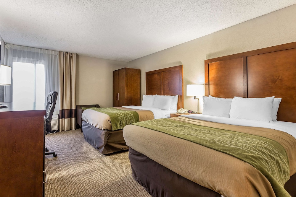 Standard Room, 2 Queen Beds, Non Smoking - Photo 1