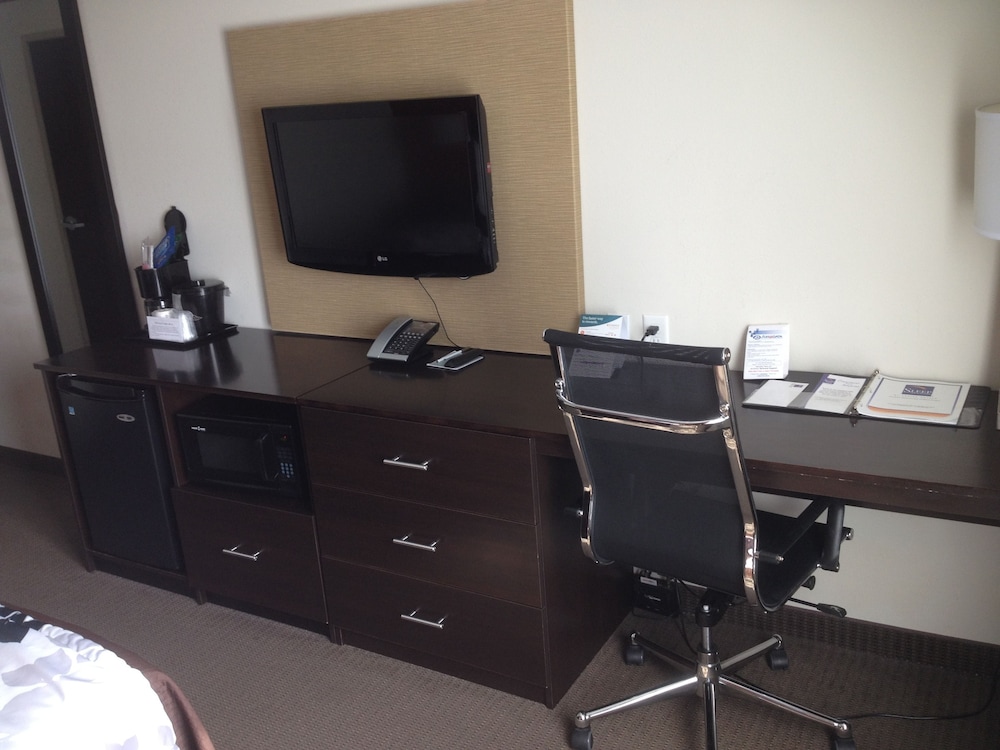 Suite, 1 King Bed with Sofa bed, Non Smoking photo 2