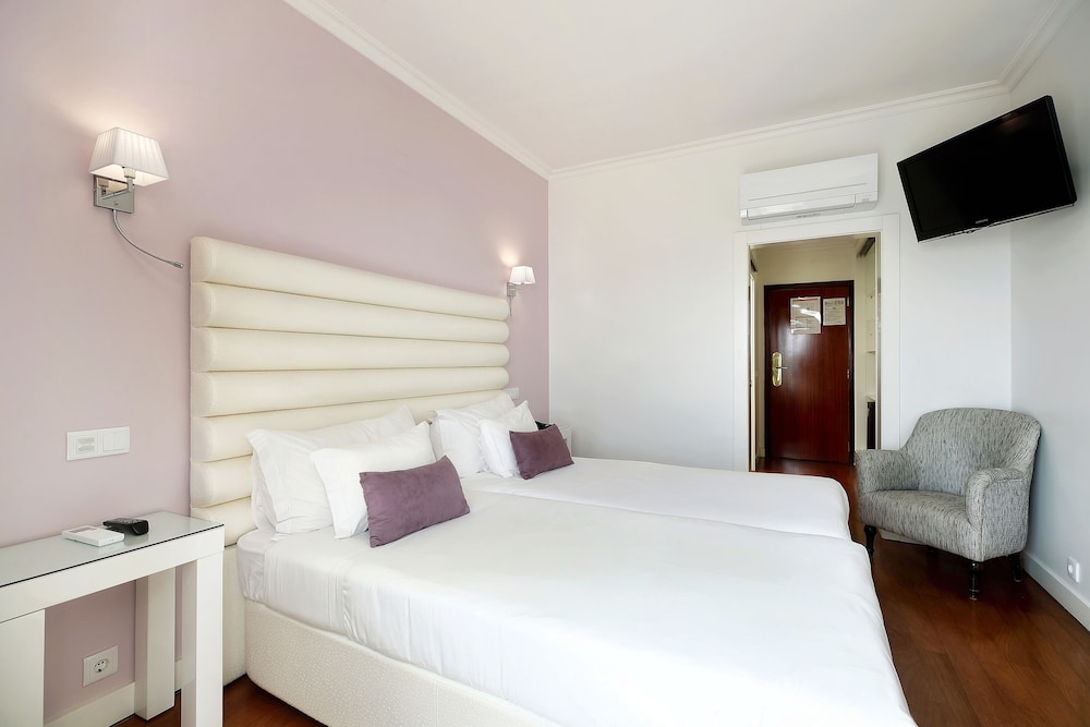 Twin Room, Patio, Sea View (With public terrace - pool area) photo 3