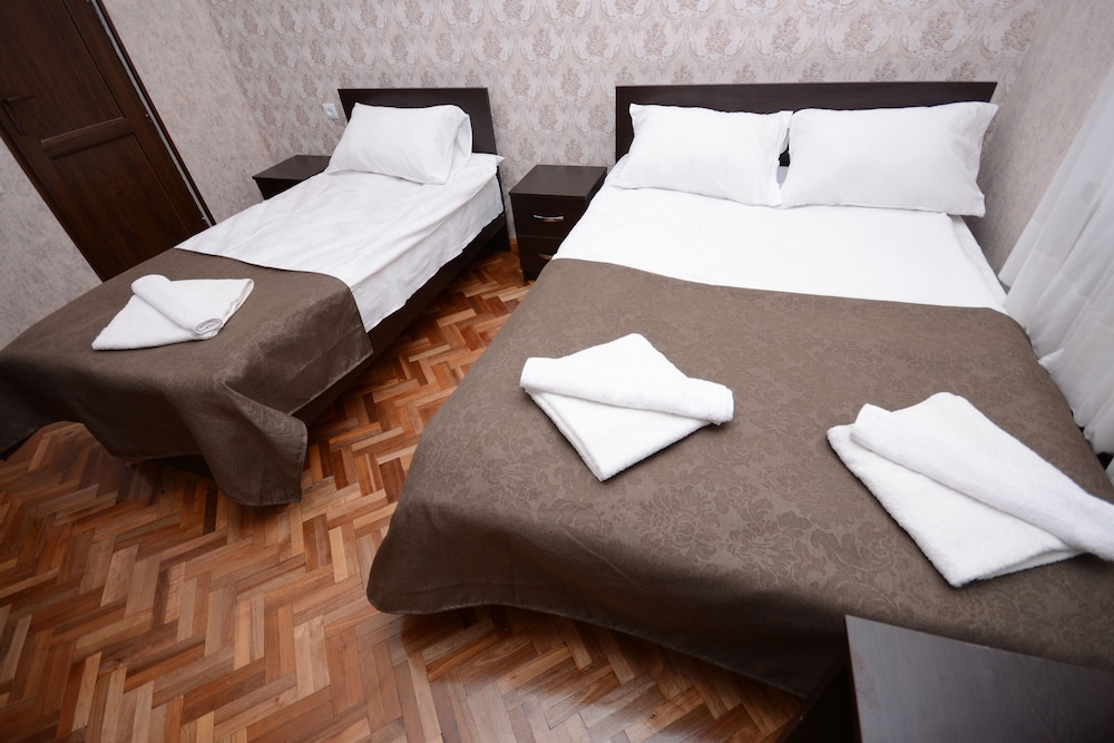 Classic Room, Multiple Beds, Garden View photo 2