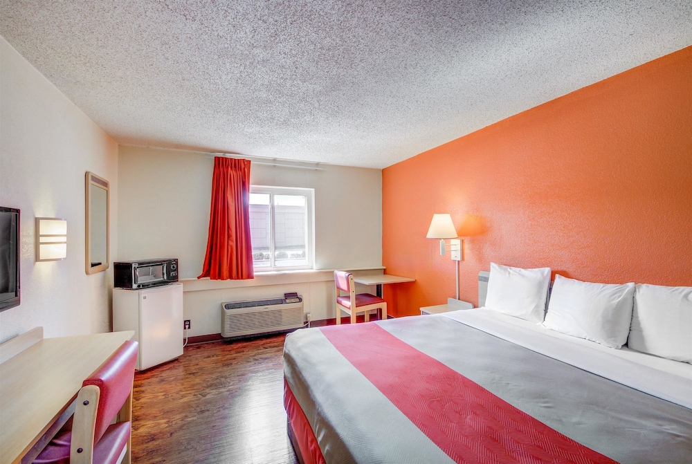 Standard Room, 1 Queen Bed, Smoking photo 1