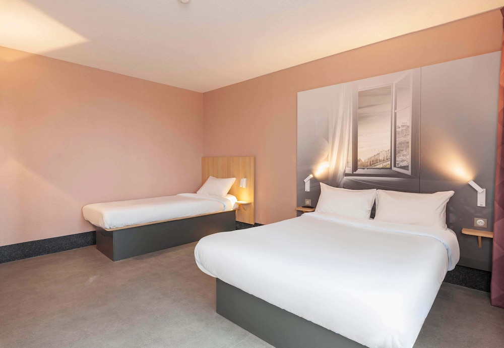 Triple Room, Mobility Accessible - Photo 6