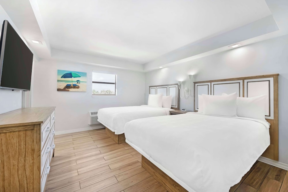 Suite, Multiple Beds, Non Smoking, Balcony (with Sofabed;Gulf View) - Photo 4