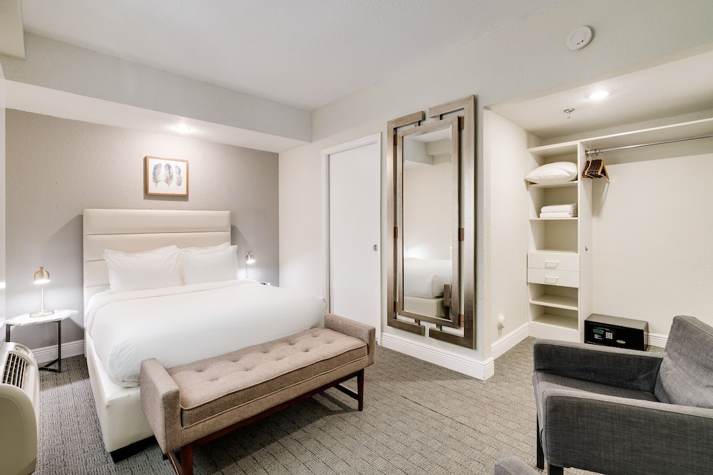Suite, 1 Bedroom, Accessible, Kitchenette - Photo 2