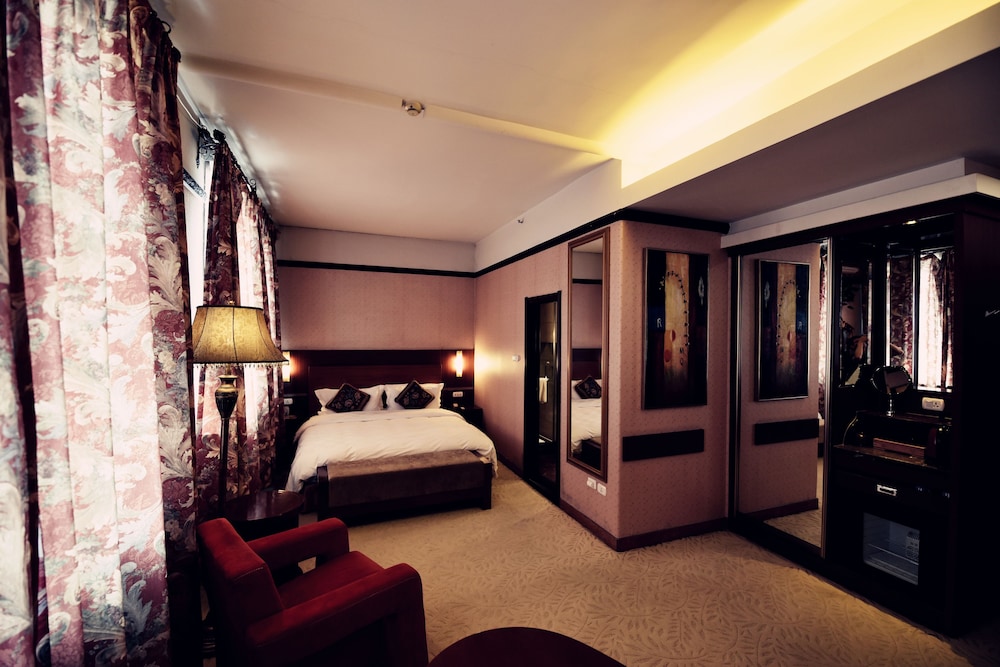 Luxury Single Room, 1 Queen Bed photo 2