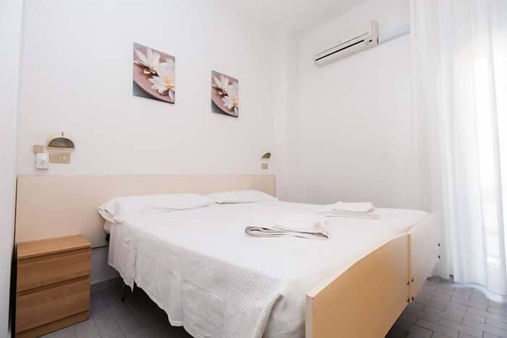 Double or Twin Room - Photo 2