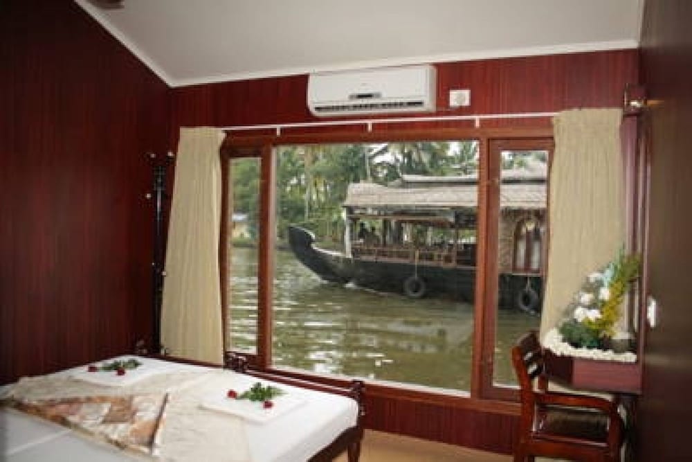 Comfort Duplex, 3 Bedrooms, Lake View photo 2
