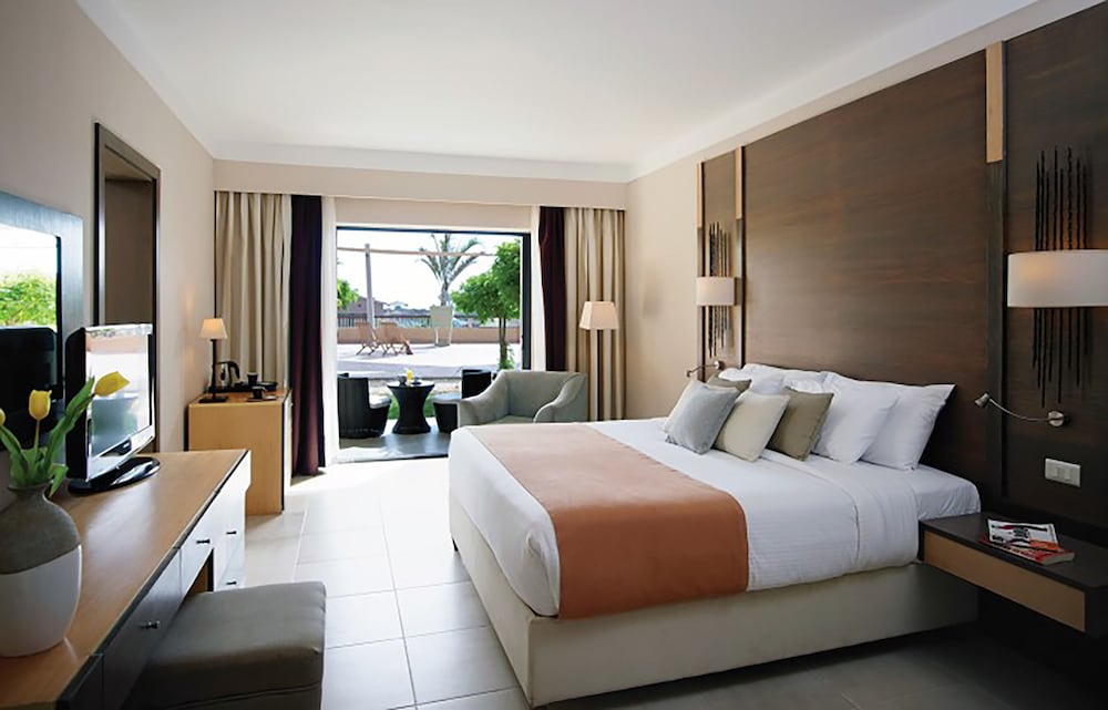 Standard Room with Garden or Pool View - Egyptian and Residents Only thumbnail 6