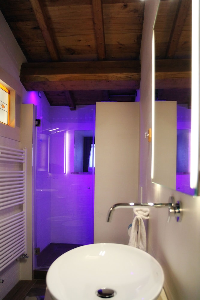 Deluxe Double Room - Photo 15