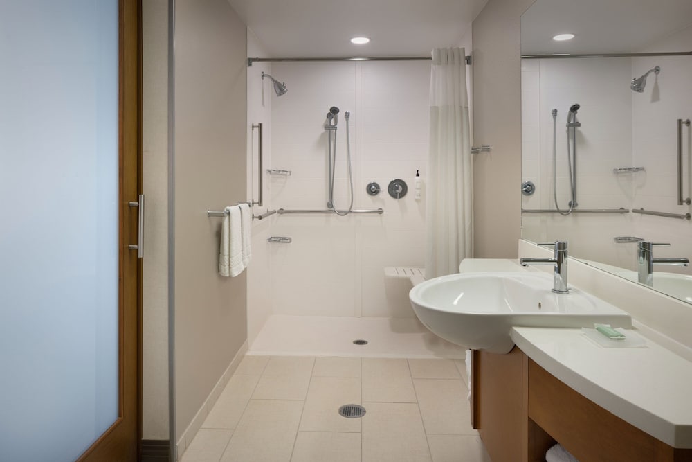Studio, Multiple Beds, Balcony (Mobility Accessible, Roll-In Shower) photo 3