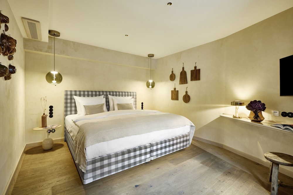 Deluxe Junior Suite - Photo 1
