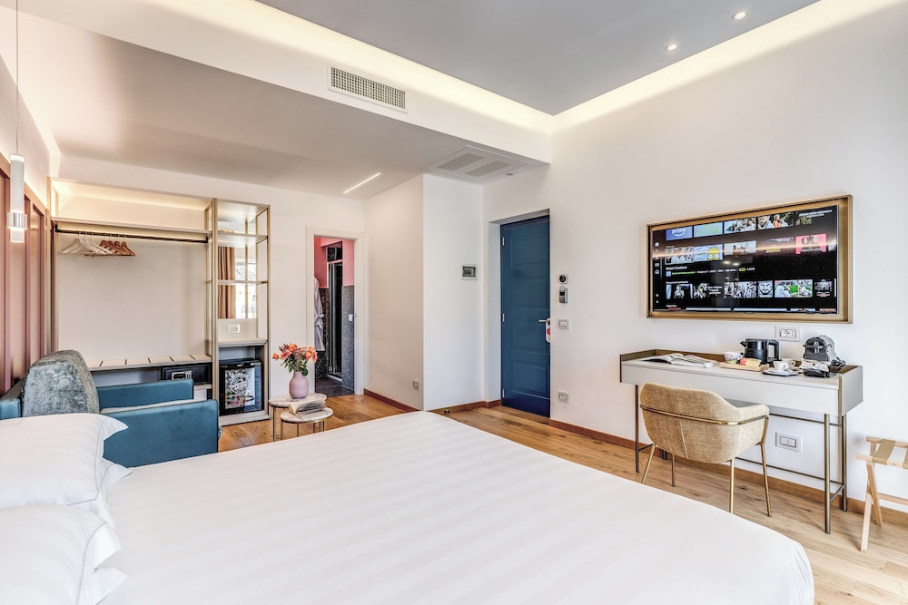 Junior Suite with Balcony photo 3