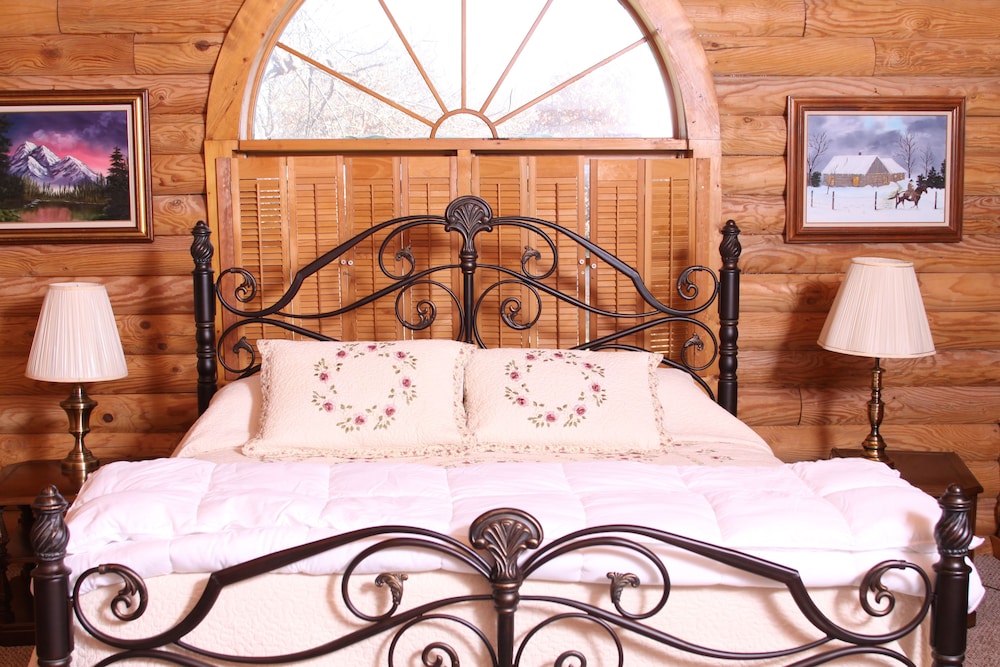 Grand Suite, Jetted Tub, Courtyard View photo 1