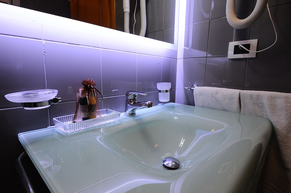 Suite thumbnail 5