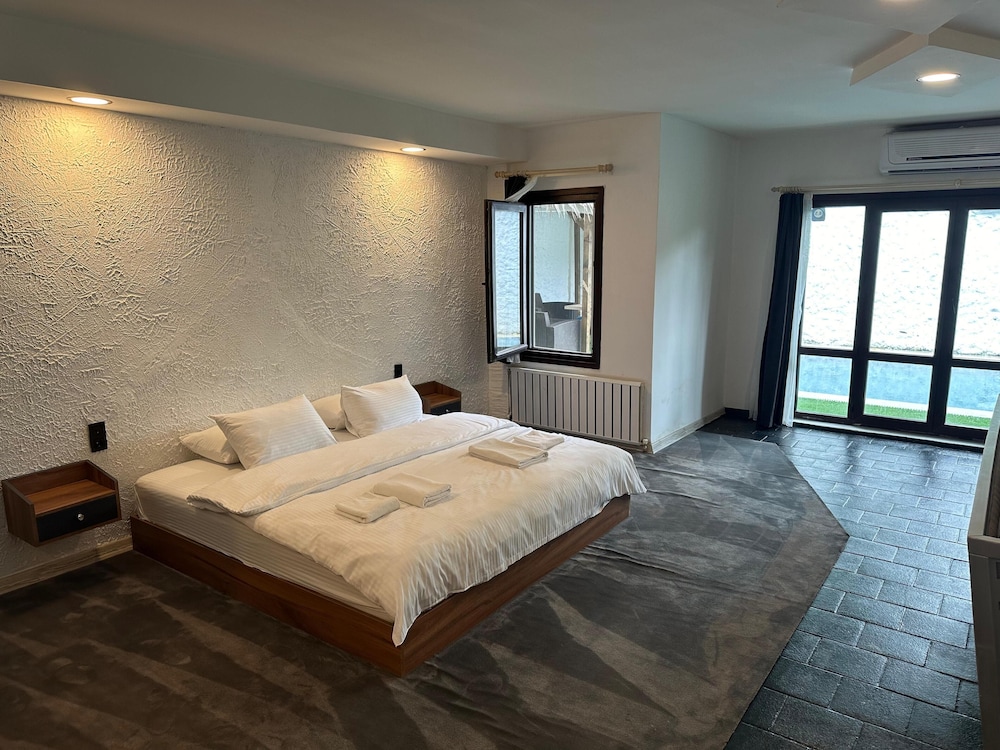 Deluxe Suite photo 3