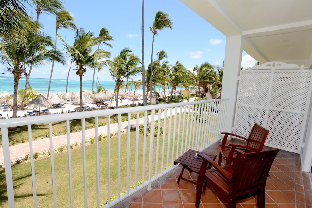 Oceanfront Suite (2 adults 2 child) photo 2