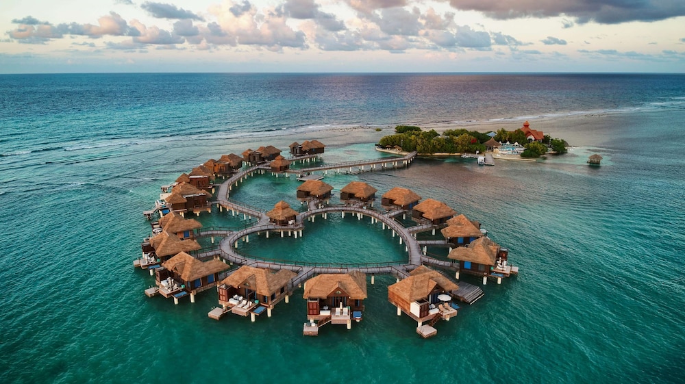 Honeymoon Bungalow, 1 Bedroom, Ocean View (Overwater, Private Island Butler) photo 2