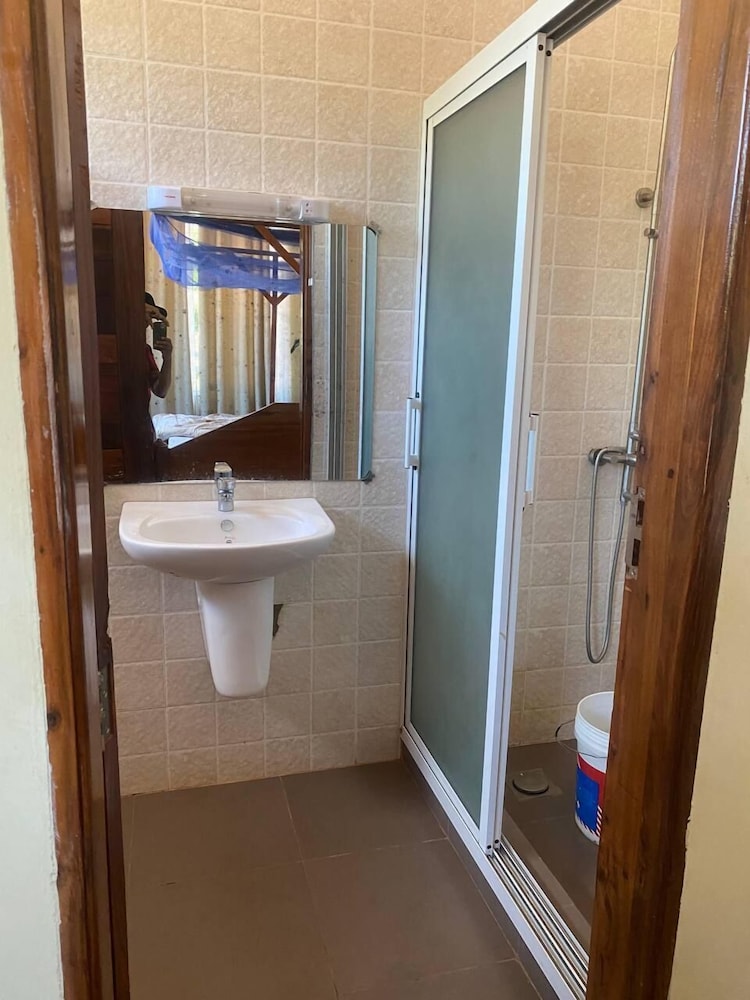 Economy Room, Balcony, Lake View
